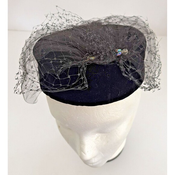 Vintage 1950s Gene Doris New York Black Velvet Fascinator Veiled Hat w/Feathers main image 10